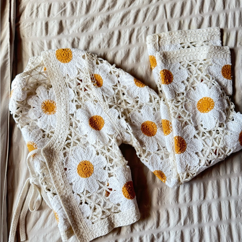 moon & madison Cream and Orange Floral Cardigan